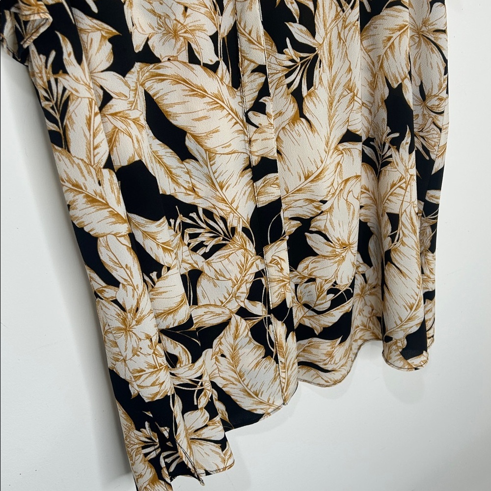 ROSE + OLIVE Black Ivory Smocked Floral Print Flutter Sleeve Blouse Size 1X - Picture 9 of 16